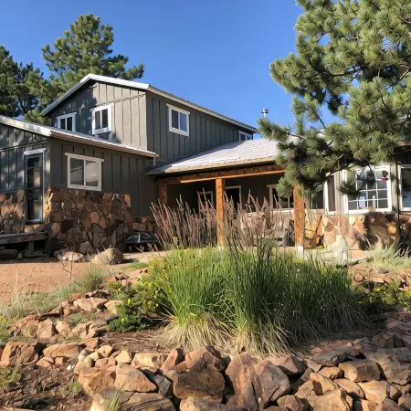 Mountain house overlooking Bear Basin Valley and the Sangre de Cristo Range. Отели в г. Кастер