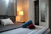 Homely 2Bdr Suite w/ Self Check-in / Steps from Shopping, Shc & Near Deerfoot - Daireler
