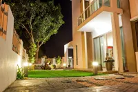 2 Courtyard 7 Large Team Wedding Birthday - 3-Star