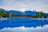 Local Stay Hotel, BW Signature Collection - Pools