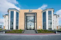 Azur One Eleven Hotel Alamein โรงแรมใน