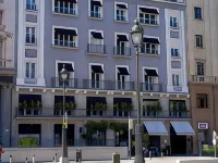 Hotel Regina Hotels near Sol Metro Station