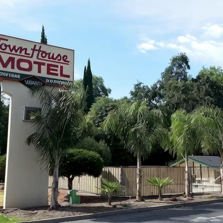 Town House Motel Отели в г. Чико