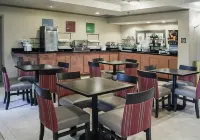 舒適飯店-彭沙科拉大學區 - 早餐