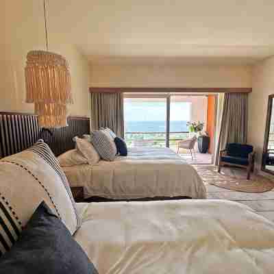 Beachfront condo with ocean view, private pool & resort amenities Rooms