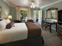 Lavender Inn by the Sea Hotels near Moreton Bay Fig Tree