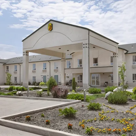 Super 8 by Wyndham Morden