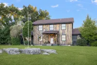 Stunning Farmhouse - Private Pool & Vintage Arcade - Close to Newport & Beaches - 4つ星