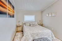 Modern Suite • 10 Min to Corning • Quiet & Cozy - Apartments