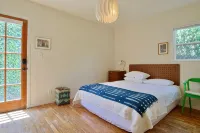 Fully Remodeled Charming 3Bed+ 2Bath Bungalow in Iconic Venice Beach.
