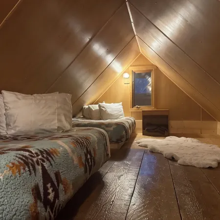 Pet Friendly Quiet Cabin with Privacy, Hot Tub, and Backcountry Access.