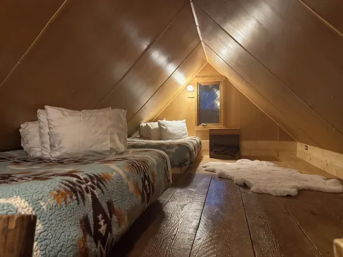 Pet Friendly Quiet Cabin with Privacy, Hot Tub, and Backcountry Access.