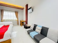RedDoorz @ Hotel Dieng Berastagi Hotels in Karo