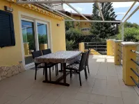 Great view of the bay-high quality furnishings-a few minutes from the beach - 3-Star