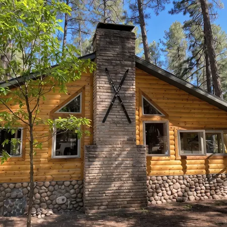 Noisy Water Cabin- 3-bdrm river front cabin Upper Canyon,Ruidoso.