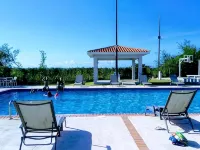 3-Bedroom New Penthouse in Delightful Río Grande with AC, WiFi, Private Terrace. Hotels in Mameyes II