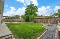 Rustic Refuge - minutes from downtown Fruita!4 beds