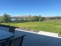 Romanic Getaway! River Front Property with View of the Columbia River - 3 estrellas