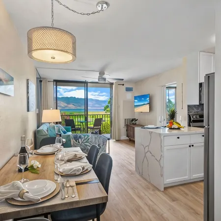 Oceanfront Maui Condo Renovated 2Br/2BA, Pool & Sunsets — Featured on Staycation