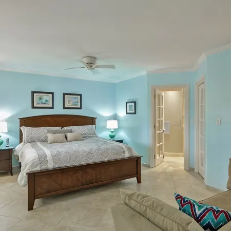 On Dover Beach, close to golf, surfing and much more. Discounts available