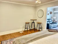 Bison Hall 6, No cleaning fee, 1 block from court square