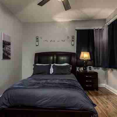 Charming New Orleans-Style Apartment with Gated Courtyard! Rooms