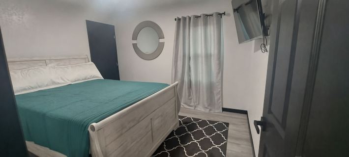 Bungalow overlooking Lake Dora! Hotels in Tavares