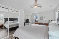 1/4 Mile to Ecusta Trail • Firepit • 1G Fiber Wi-Fi • Bamboo Bungalow - Kitchens