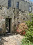 The Forest Door-The LAP of LUXURY in the HEART of Tryon-NEW apt above Harmon Fie - 4-Star