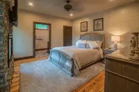Helen's Newest & Most Luxurious -  Located on the River & Walk to Downtown Helen - بوتيك
