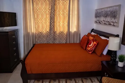 5 Min Drive to Junkanoo Beach, Arawak Cay, Ardastra Garden & Zoo & Attractions - Apartments