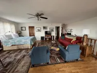Studio Apartment with views of Sedona, Verde Valley, and San Francisco Peaks