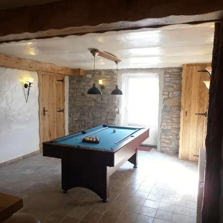 14 Persons Feriënhaus with bar, sauna and Poolbiljart. Hotels in Brilon