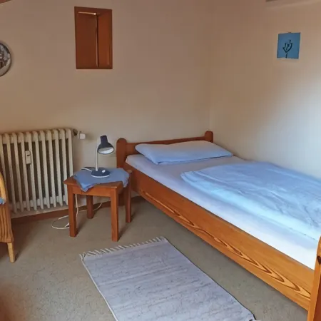 Well-kept attic apartment with mountain views, free WiFi, TV, Chiemgau map, ...