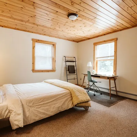 Family-friendly, Luxury Log Cabin Nestled in the Woods - 10 Mins to Sunday River