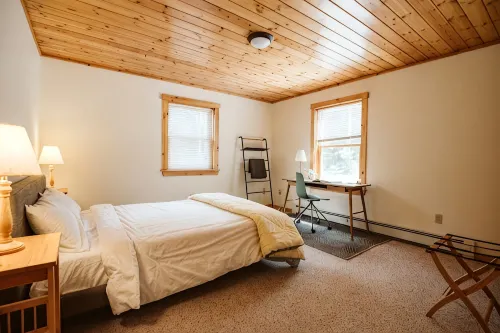 Family-friendly, Luxury Log Cabin Nestled in the Woods - 10 Mins to Sunday River