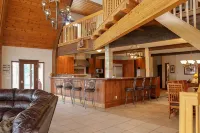 Huge Lakefront A-frame on Owasco, 4 king bedrooms, 5 bathrooms, Sleeps 10-12