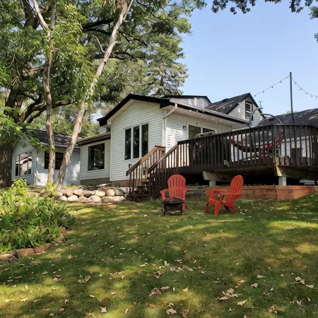 Lakefront House w/King Bed, Sauna, walk-in shower and lake access