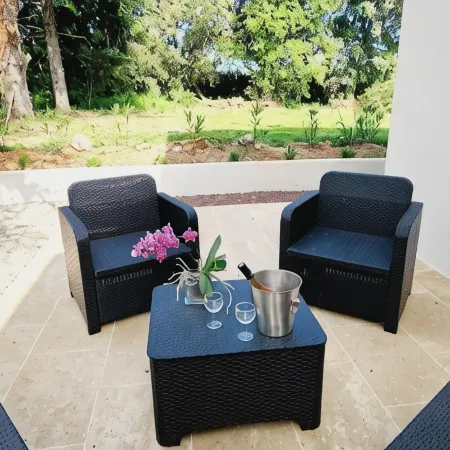 Romarin, un Appartement T3 Climatisé, Tout Confort, au Cœur de la Provence