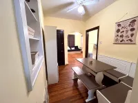 Charming 2-bedroom apartment in beautiful Belleville with WiFi