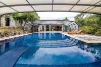 Entire villa with swimming pool and padel court, near the beach. 14 people. - Villaer