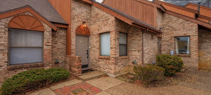 Center of city private Town Home W/fire pit &BBQ Hotele w: Daviess County