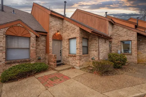 Center of city private Town Home W/fire pit &BBQ - 3-Star