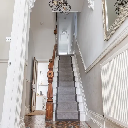 Stroll To The City Centre In From Chic Refurbished Townhouse