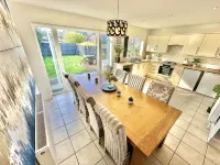 Large Four Bedroom - With Hot Tub and Parking - Sleeps 8