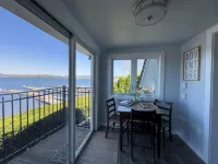 Cozy Cottage on Lake Champlain with Incredible Views and Outdoor Space! - 4-Star