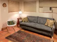 Studio Apartment in Historic Neighborhood - Homestays