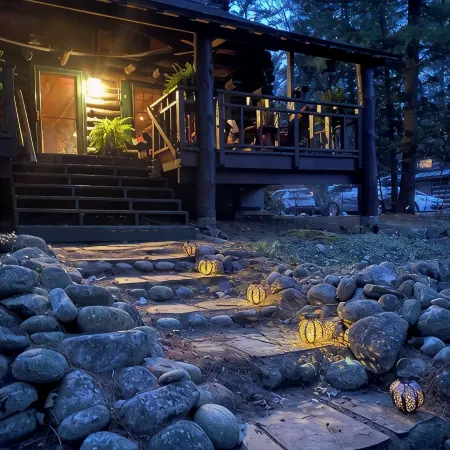 Uncle Joe's Cabin, Lakefront