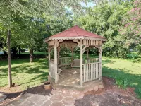 Charming 4-bedroom house with AC and WiFi in delightful Troutman Hotels in Fallstown
