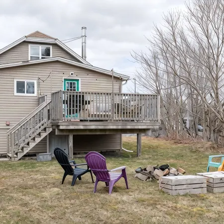 Artistic Getaway Near Halifax | King Bed, Spacious Deck & Fire Pit